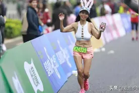 女生看进来：跑马拉松，应该这样穿搭图片