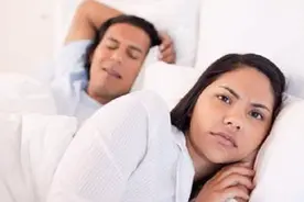 睡觉老打呼噜？中医教你3个穴位，调节呼吸道，让你安眠一整夜视频封面