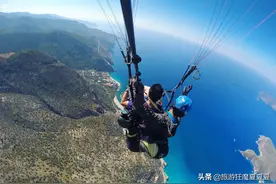 在土耳其费特希耶，滑翔伞告诉你，在2000米高空看地球究竟有多美图片