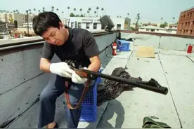 29年前“洛杉矶暴动”，屋顶的韩国人一战成名，捍卫暴力下的和平图片