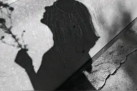 ​​剩女的忧虑：没有姑娘永远18岁，但永远有18岁的姑娘图片