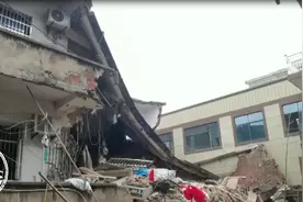 江西上饶一3层自建房发生爆燃，部分坍塌，2人受伤图片