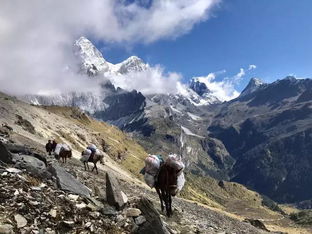 洛克线丨让无数行者放弃生命的地方，到底有多美