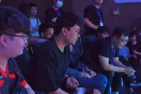 成都AG超玩会赛训总监张角：希望初晨能够成为新一代野区的霸主图片