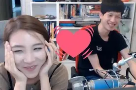 女流COS永劫无间宁红夜和YJJ过儿童节，网友：没黑丝差评图片