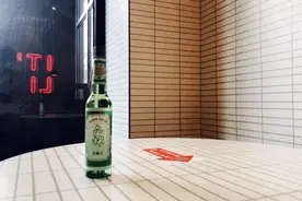 「肯德基」联名「六神」，可以喝的花露水来了图片