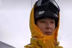 王思聪被曝坐缆车谈上亿生意？穿着打扮却似外卖员，滑雪服穿两季图片
