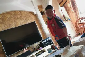 娃 今天回来说 老师打手心 他第一个把手伸出来了图片