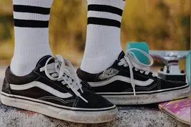 学起来！这个夏天酷盖的Vans穿搭图片