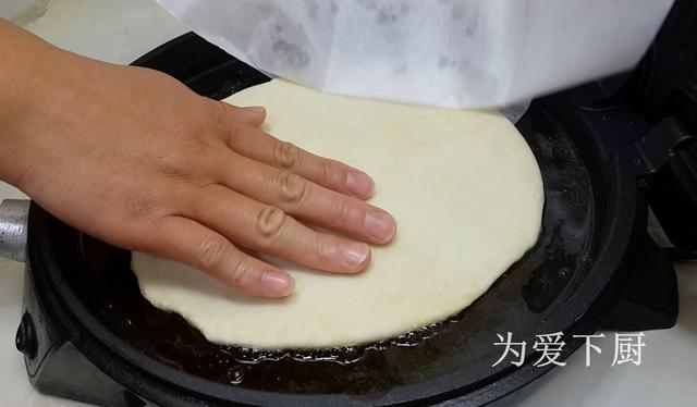 爱吃烙饼的要收藏了，开水一烫，外焦里软又多层，学会都能摆摊了