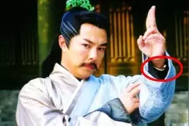 难怪黄衫女不认识杨逍，你看看杨逍是谁的传人？书里早有暗示图片