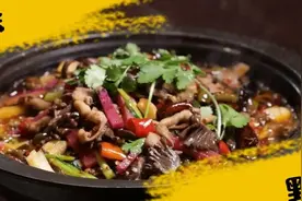 黔江鸡杂，泡菜做主的重庆江湖菜，酸辣味，比大麻大辣更胜一筹图片