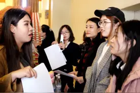 大学楼管检查女生寝室，各类“违禁品”走红网络，像小杂货铺一样图片