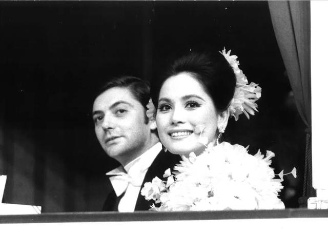 靠卖弄色相成了总统夫人,一辈子放浪形骸,活成了一朵"奇葩"(黛薇夫人