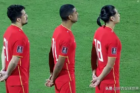 国足太燃了：洛国富抱起武磊，阿兰怒吼庆祝！球迷致敬李铁图片