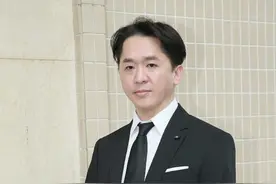 53岁邓兆尊4.8亿出售地皮靠父母遗产过活，不婚不育不怕坐吃山空图片