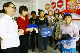 春晓社区：辖区保洁员有了统一新服装图片