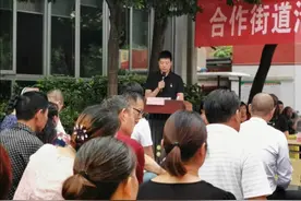 成都清江社区坝坝会：居民“犀利”提问 社区书记现场解答图片