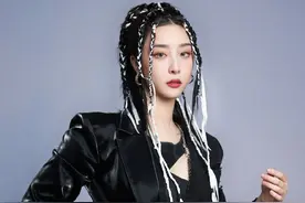 the9大合影女孩们真飒，虽然都是女团风打扮，但虞书欣明显不一样图片