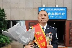 “刑侦战神”被控受贿720万元！系被已入狱涉黑团伙举报 | 今日法治硬核图片