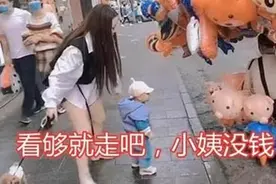 小姨带娃路子有多“野”？画风总是让人意想不到，心疼宝宝图片