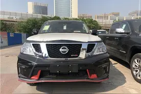 内饰新升级“四幅方向盘设计”进口日产尼桑途乐Y62自吸V6发动机图片