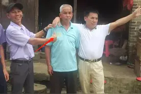 49岁“猛男”娶19岁娇妻，生育15个孩子，家中成参观景点图片