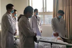 「医疗在线」三孔巧取胸腔肿瘤，患者不再有“会呼吸的痛”图片