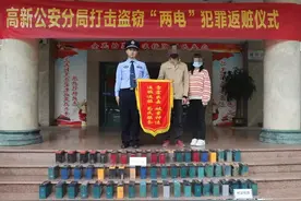 3分钟偷一辆，焊钢筋的照样偷！南宁警方发现嫌疑人把偷来的电瓶堆在绕城高速桥底下图片