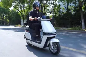 爱玛A500评测，可自行调节减震，时速高达48KM/H图片