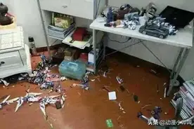 侄子损坏阿宅手办被打成骨折，亲戚要求赔偿无果，网友：活该受罪图片