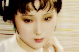 2段婚姻，和丈夫剃度出家，41岁病逝，父亲跪在地上埋怨自己图片
