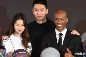 离婚传言后首现身！孙悦腰伤观战CBA、陈露海边晒泳装图片