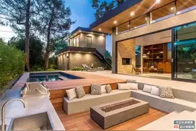 买别墅送的花园小院，休闲区做下沉式设计，有没有让你眼前一亮图片