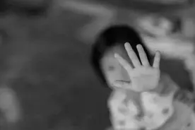 “是妈妈烫我的！” “你不要乱说！”图片