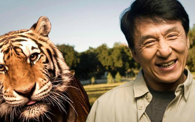 曾有人问成龙身价多少？他笑而不语：“一定没马云多，但也不少”