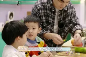 二胎打架怎么管？这个明星爸爸做了一个超级大的错误示范图片