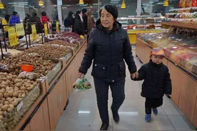 “带了4年外孙，今天彻底寒心了”为啥姥姥带孙多是吃力不讨好？图片