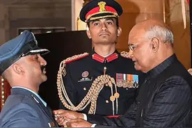 继升官之后，印度飞行员阿比南丹又授勋了，驾驶米格21击落F16？图片