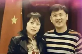 41岁富婆爱上22岁实习生，不顾非议结婚生子，最终收获了幸福图片