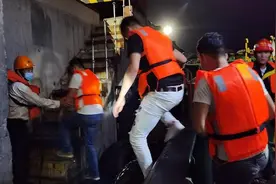 广东湛江6名钓友海上遇险 海事部门紧急救援图片
