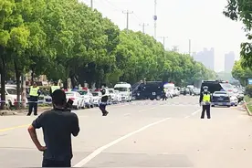 上海华卫路杀人劫持人质案，立功的还是79冲图片