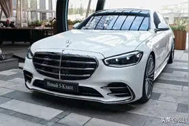 新一代奔驰S级实拍，难得一见的白色外观，气场太强大了图片
