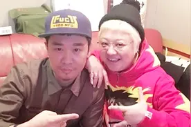 韩红的初恋男友李延亮，中国电吉他表演第一人，他们的爱情可惜了视频封面