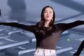 一个舞蹈复活了白狐，晓凤一夜爆红！合拍和恶搞让她“花容失色”图片