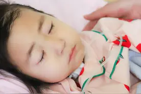 三岁小姑娘单眼过余生，宝妈：我太难了图片