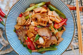 笋干想要好吃，直接下锅炒就错了，多做一步，鲜嫩脆爽，开胃下饭图片