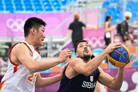 两战狂轰11分！男篮惨遭两连败难掩一人高光，2米11高塔成遮羞布图片