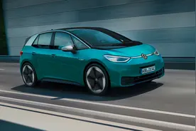 车主曝大众电动车开一年电池衰减8%引热议，大众官方确认图片