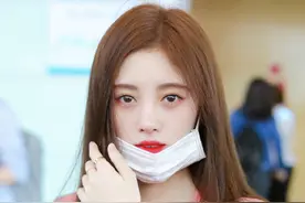 鞠婧祎粉色针织上衣甜美可爱，少女感满满，今日份的蜜桃粉女孩图片